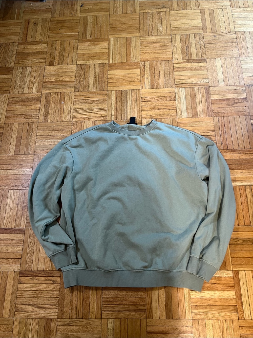 Basic Casual H&M Men's Crewneck Sweatshirt in Sage size Large